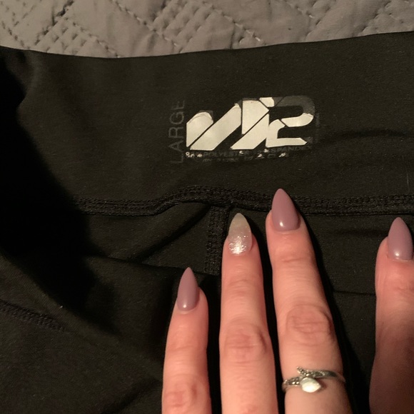 Sz Lg(fit like Md) black capri leggings - Picture 3 of 3